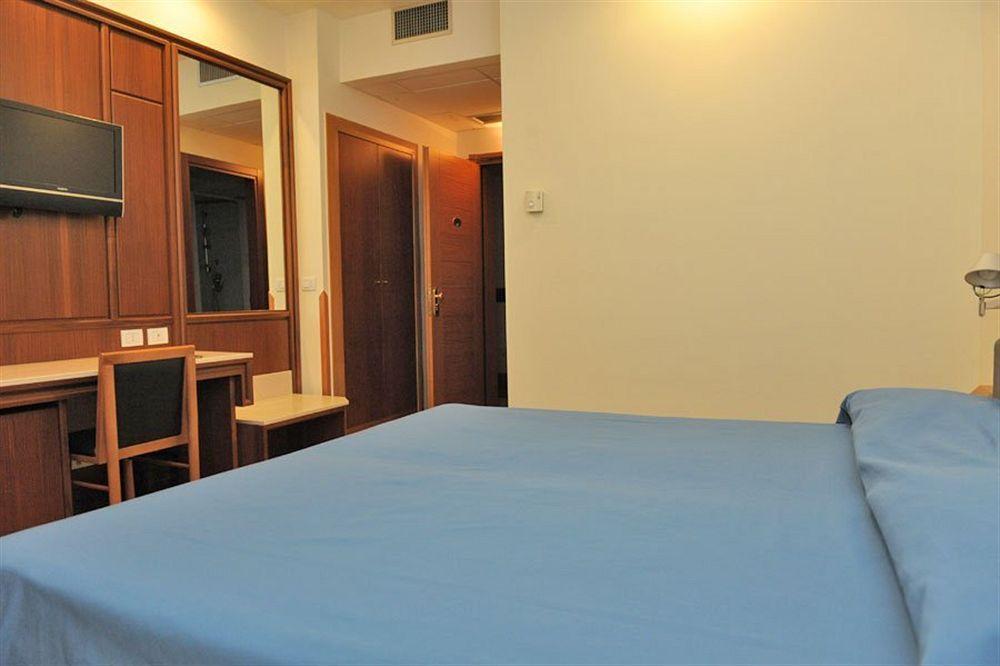 Hotel Svevo Gioia Del Colle Bagian luar foto