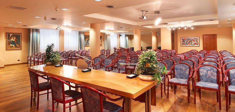 Hotel Svevo Gioia Del Colle Bagian luar foto