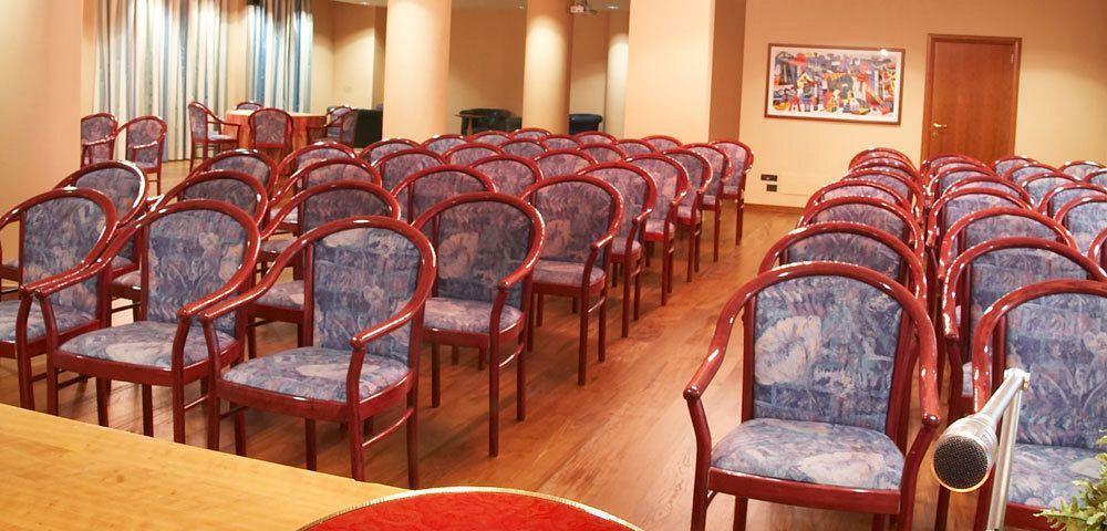 Hotel Svevo Gioia Del Colle Bagian luar foto