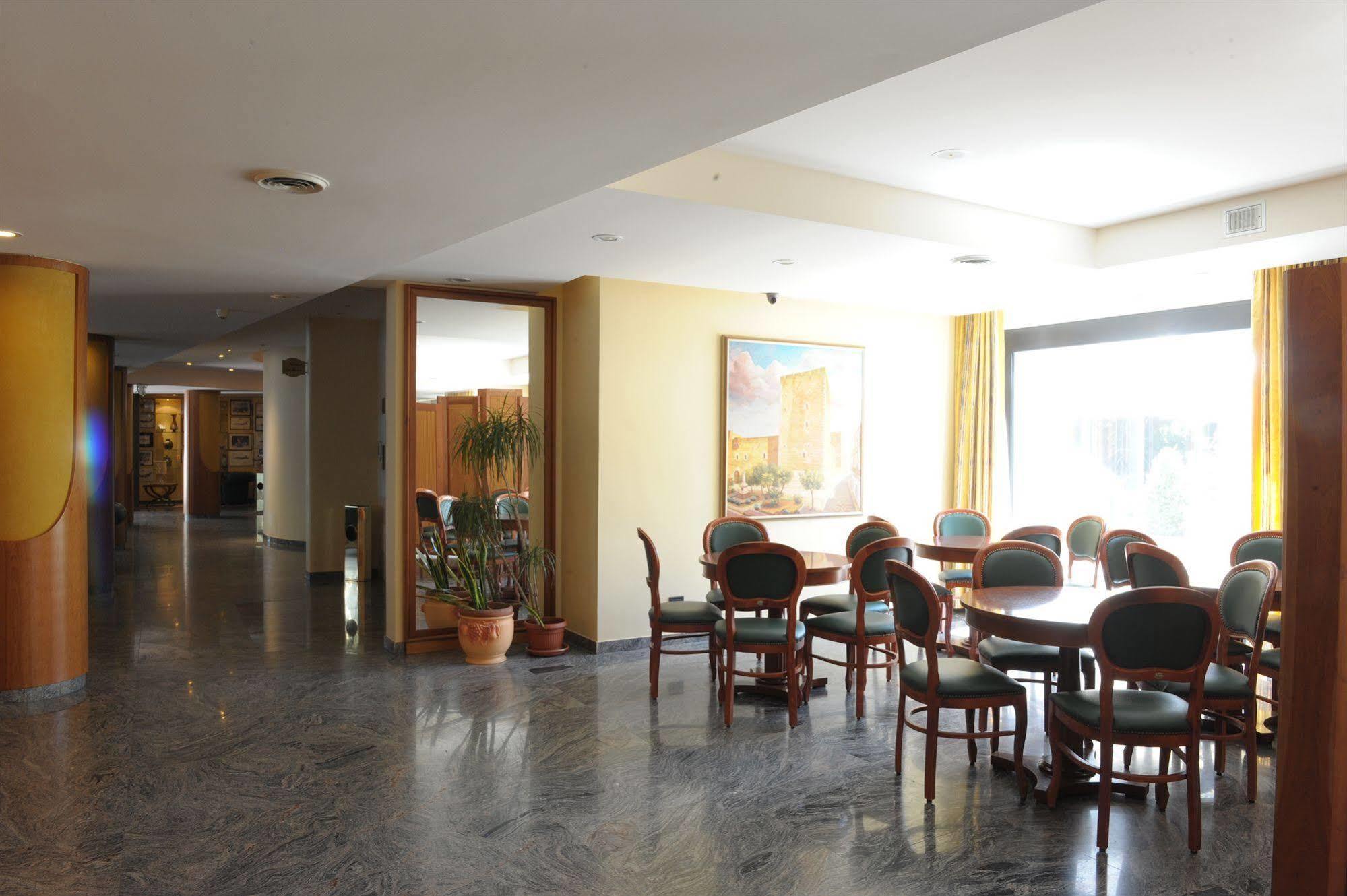 Hotel Svevo Gioia Del Colle Bagian luar foto